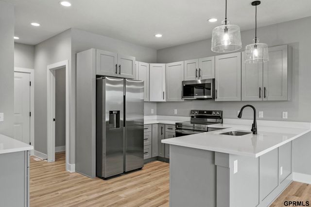 435 N 105th Street, Lincoln, NE 68527