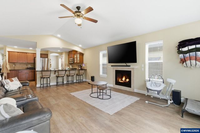2726 Nina Pl, Hubbard, OR 97032