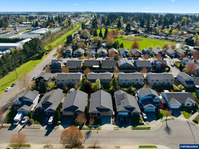 2726 Nina Pl, Hubbard, OR 97032