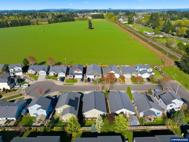 2726 Nina Pl, Hubbard, OR 97032