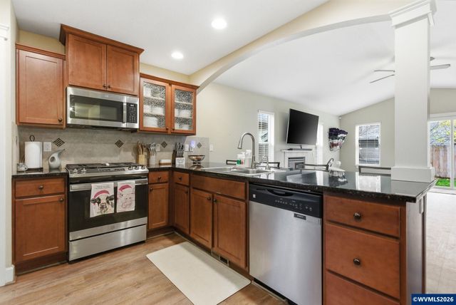 2726 Nina Pl, Hubbard, OR 97032