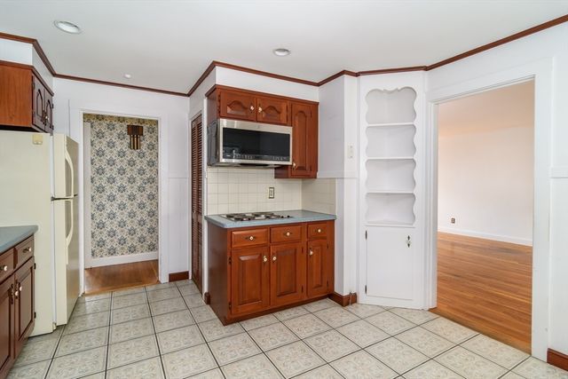 84 Pleasant St, Natick, MA 01760