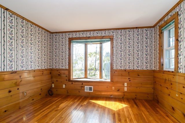 84 Pleasant St, Natick, MA 01760