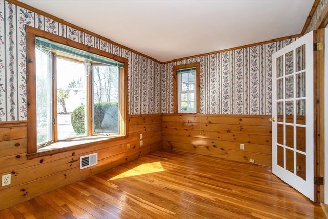 84 Pleasant St, Natick, MA 01760