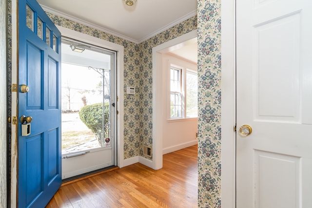 84 Pleasant St, Natick, MA 01760