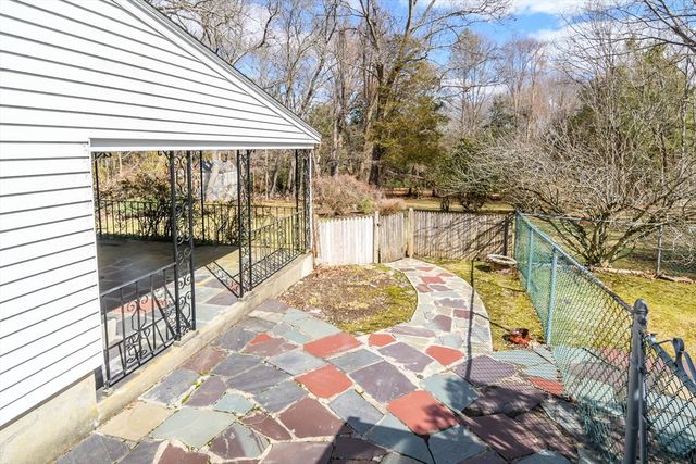 84 Pleasant St, Natick, MA 01760