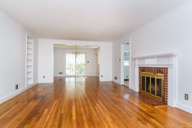 84 Pleasant St, Natick, MA 01760