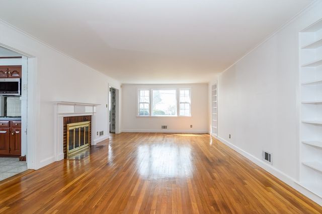 84 Pleasant St, Natick, MA 01760