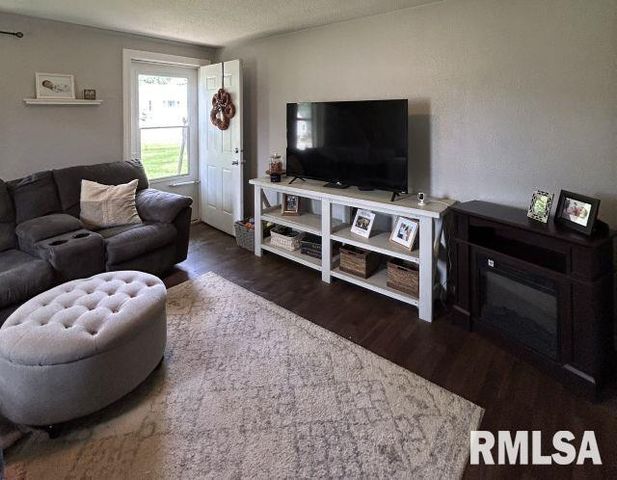 233 STAHL Avenue, Washington, IL 61571