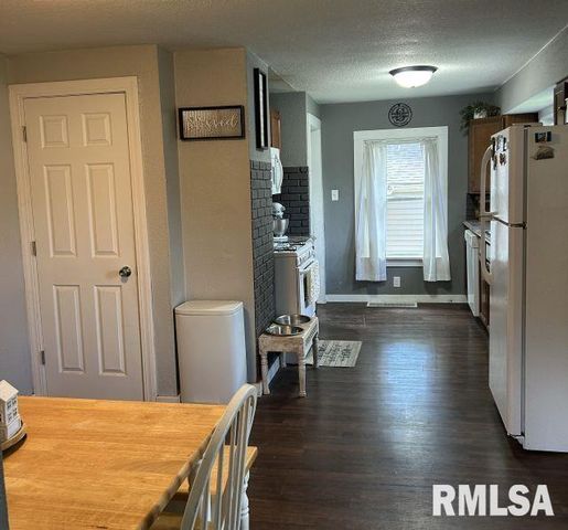 233 STAHL Avenue, Washington, IL 61571