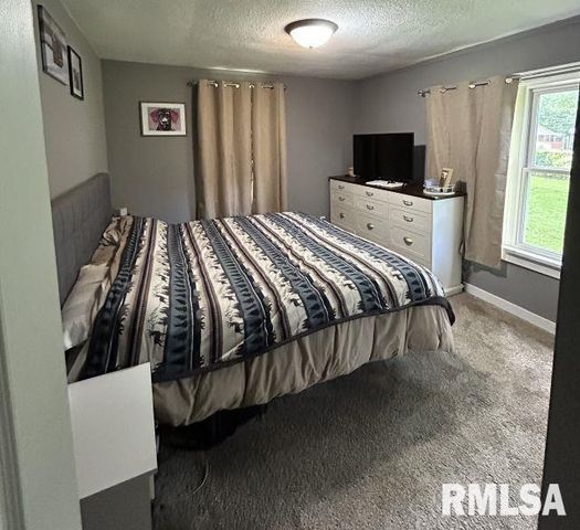 233 STAHL Avenue, Washington, IL 61571