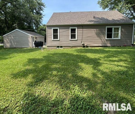 233 STAHL Avenue, Washington, IL 61571