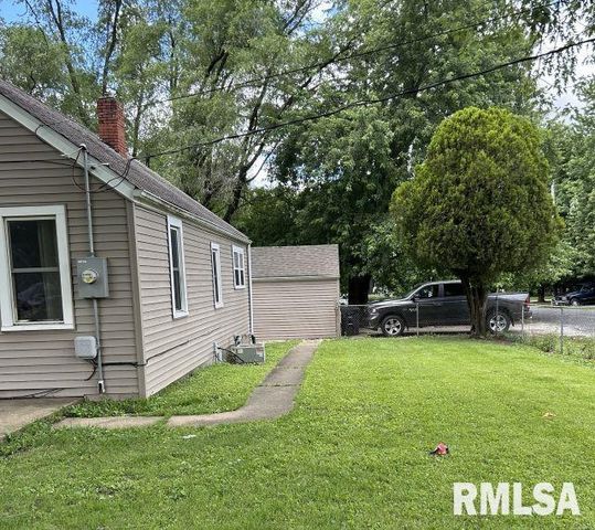 233 STAHL Avenue, Washington, IL 61571