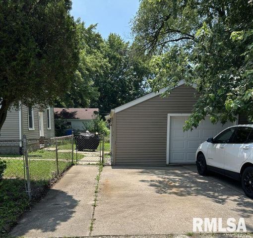 233 STAHL Avenue, Washington, IL 61571