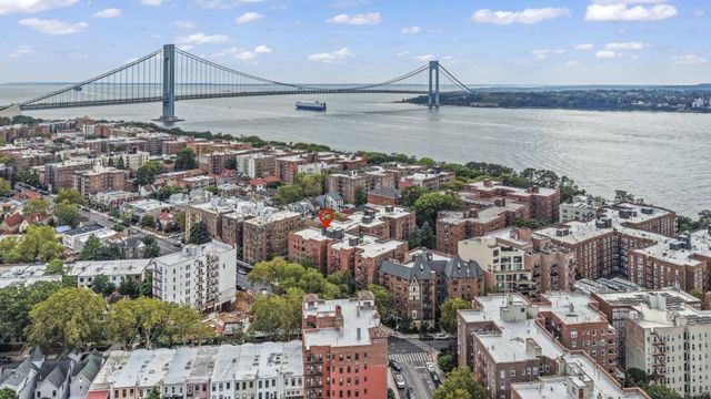 61 Oliver St Apt 2V, New York City, NY 11209