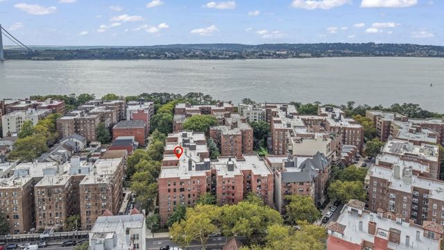 61 Oliver St Apt 2V, New York City, NY 11209