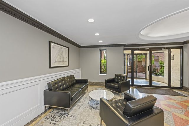 61 Oliver St Apt 2V, New York City, NY 11209