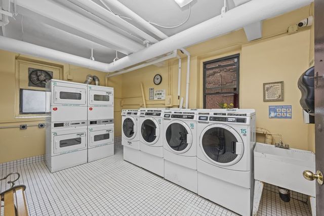 61 Oliver St Apt 2V, New York City, NY 11209