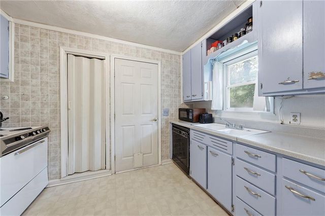 7400 Lamar Avenue, Overland Park, KS 66204