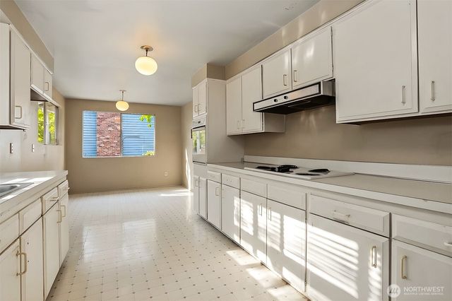 5210 NE 190th Street, Lake Forest Park, WA 98155