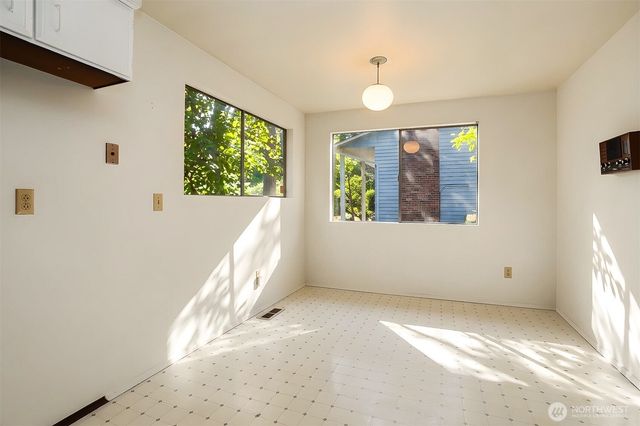 5210 NE 190th Street, Lake Forest Park, WA 98155