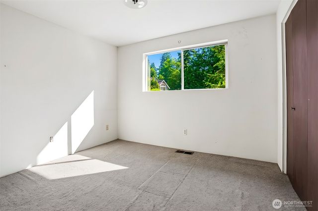 5210 NE 190th Street, Lake Forest Park, WA 98155