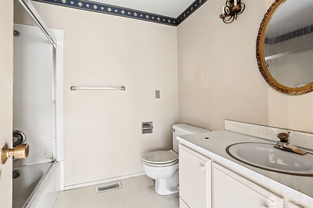 5210 NE 190th Street, Lake Forest Park, WA 98155