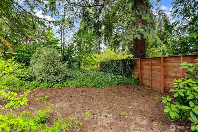 5210 NE 190th Street, Lake Forest Park, WA 98155