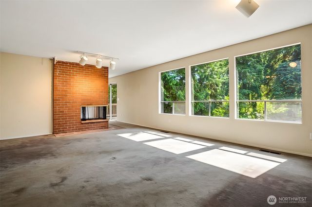5210 NE 190th Street, Lake Forest Park, WA 98155