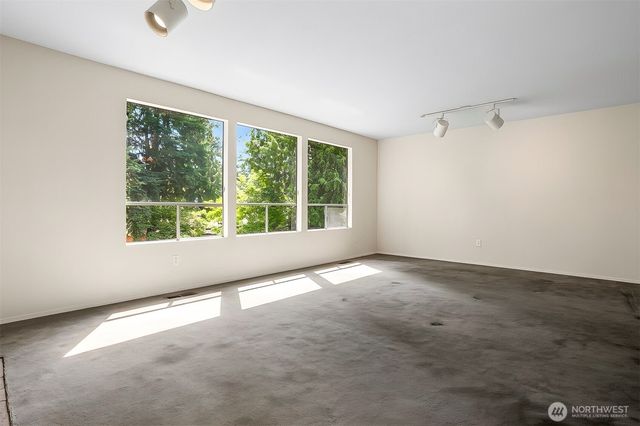5210 NE 190th Street, Lake Forest Park, WA 98155