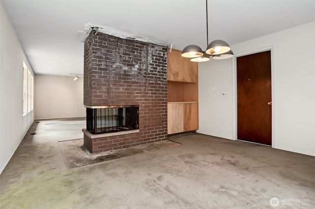 5210 NE 190th Street, Lake Forest Park, WA 98155