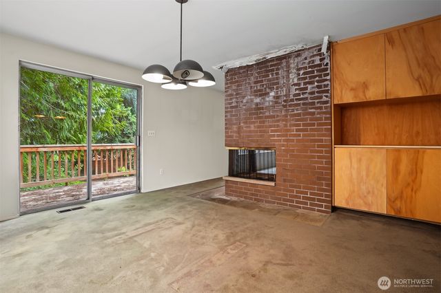 5210 NE 190th Street, Lake Forest Park, WA 98155