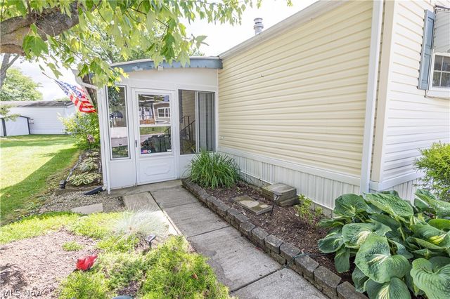 4 Sunrise Boulevard, Olmsted Twp, OH 44138