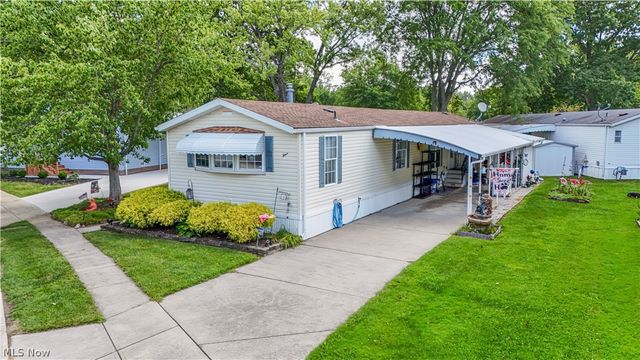 4 Sunrise Boulevard, Olmsted Twp, OH 44138