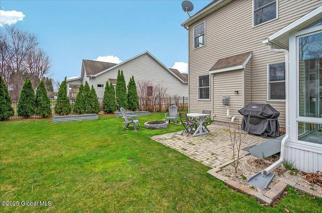 8 Michael Drive, Halfmoon, NY 12118