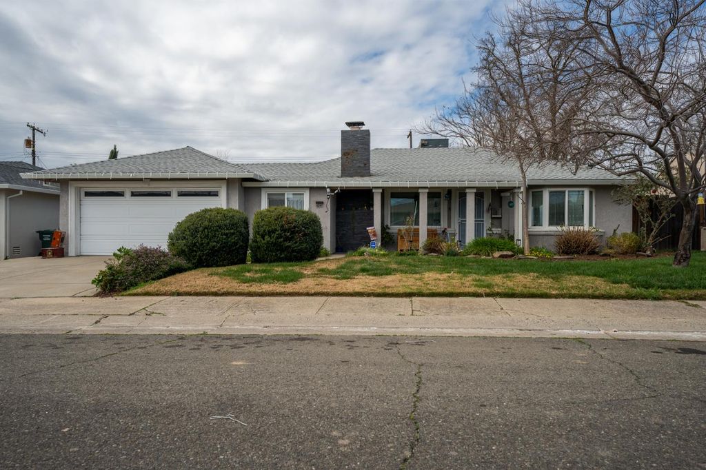 6241 San Martin St, North Highlands, CA 95660