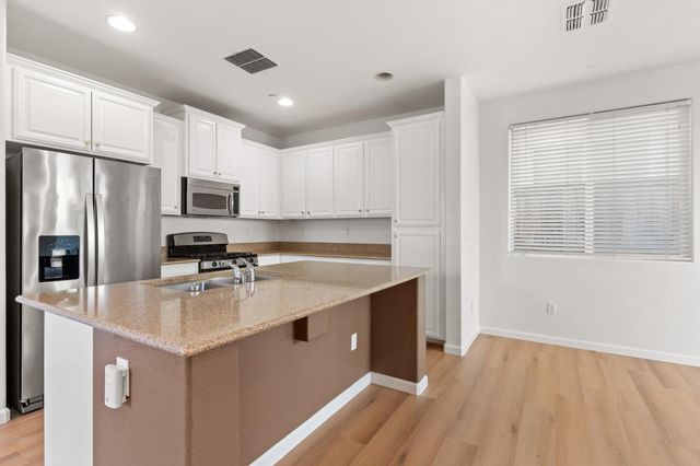 476 Navigator Dr, Lincoln, CA 95648