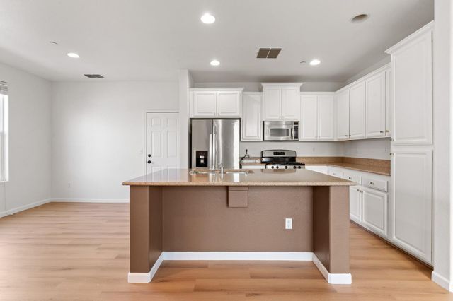 476 Navigator Dr, Lincoln, CA 95648