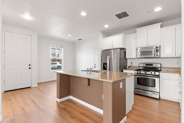 476 Navigator Dr, Lincoln, CA 95648