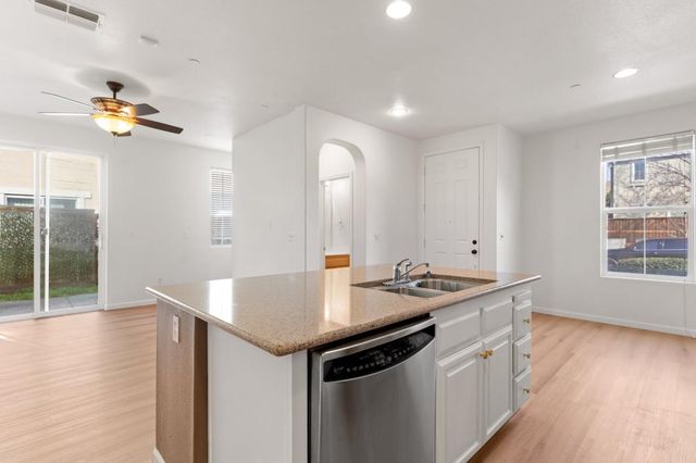 476 Navigator Dr, Lincoln, CA 95648