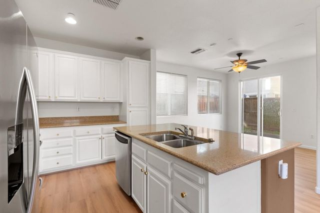 476 Navigator Dr, Lincoln, CA 95648