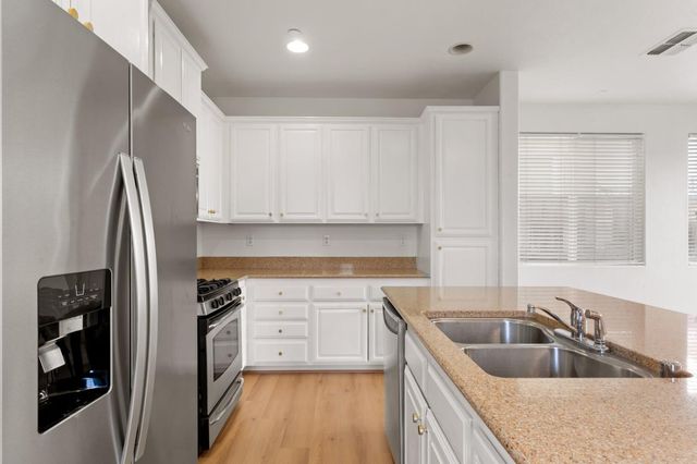 476 Navigator Dr, Lincoln, CA 95648