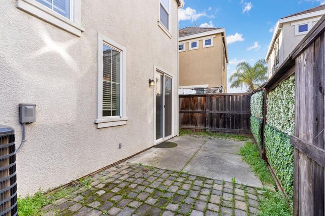 476 Navigator Dr, Lincoln, CA 95648