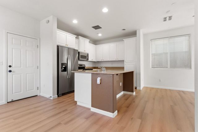 476 Navigator Dr, Lincoln, CA 95648