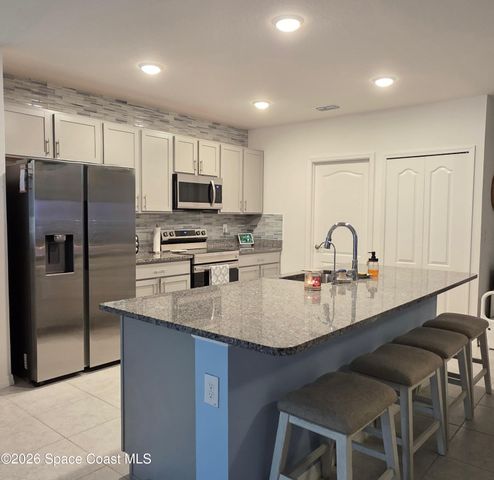 576 Kylar Drive NW, Palm Bay, FL 32907