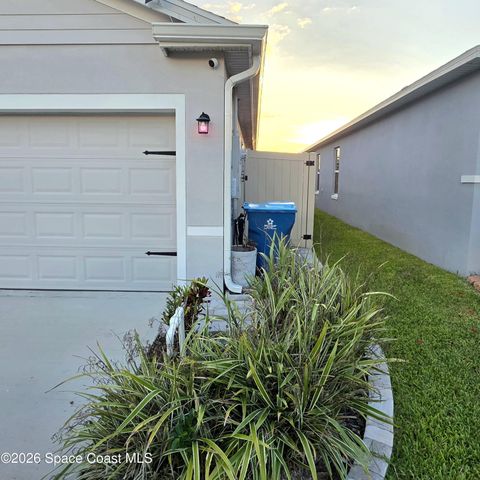 576 Kylar Drive NW, Palm Bay, FL 32907