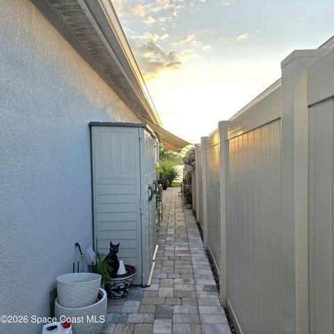 576 Kylar Drive NW, Palm Bay, FL 32907