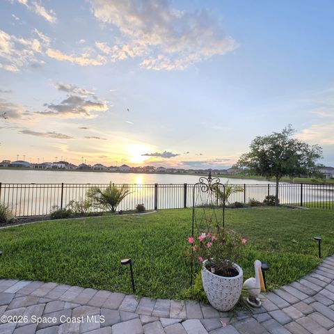 576 Kylar Drive NW, Palm Bay, FL 32907