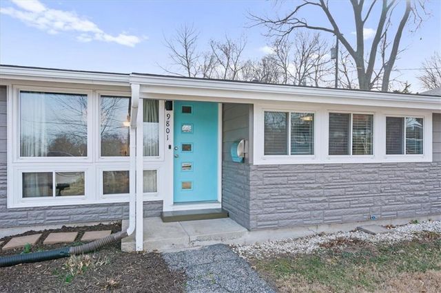 9801 E 33rd Street S, Independence, MO 64052