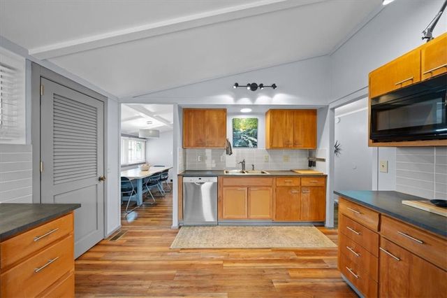 9801 E 33rd Street S, Independence, MO 64052